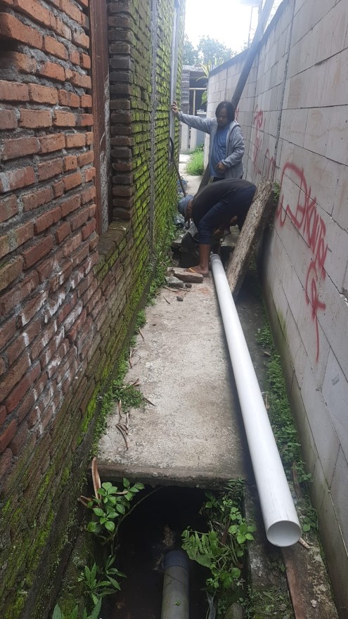 TIM IPAL MEREVITALISASI PIPA SALURAN AIR